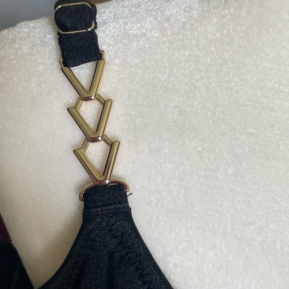 Victoria’s Secret Bikini Top Black Chain Strap Front Cut Out Cage Back Size XL - Picture 3 of 10